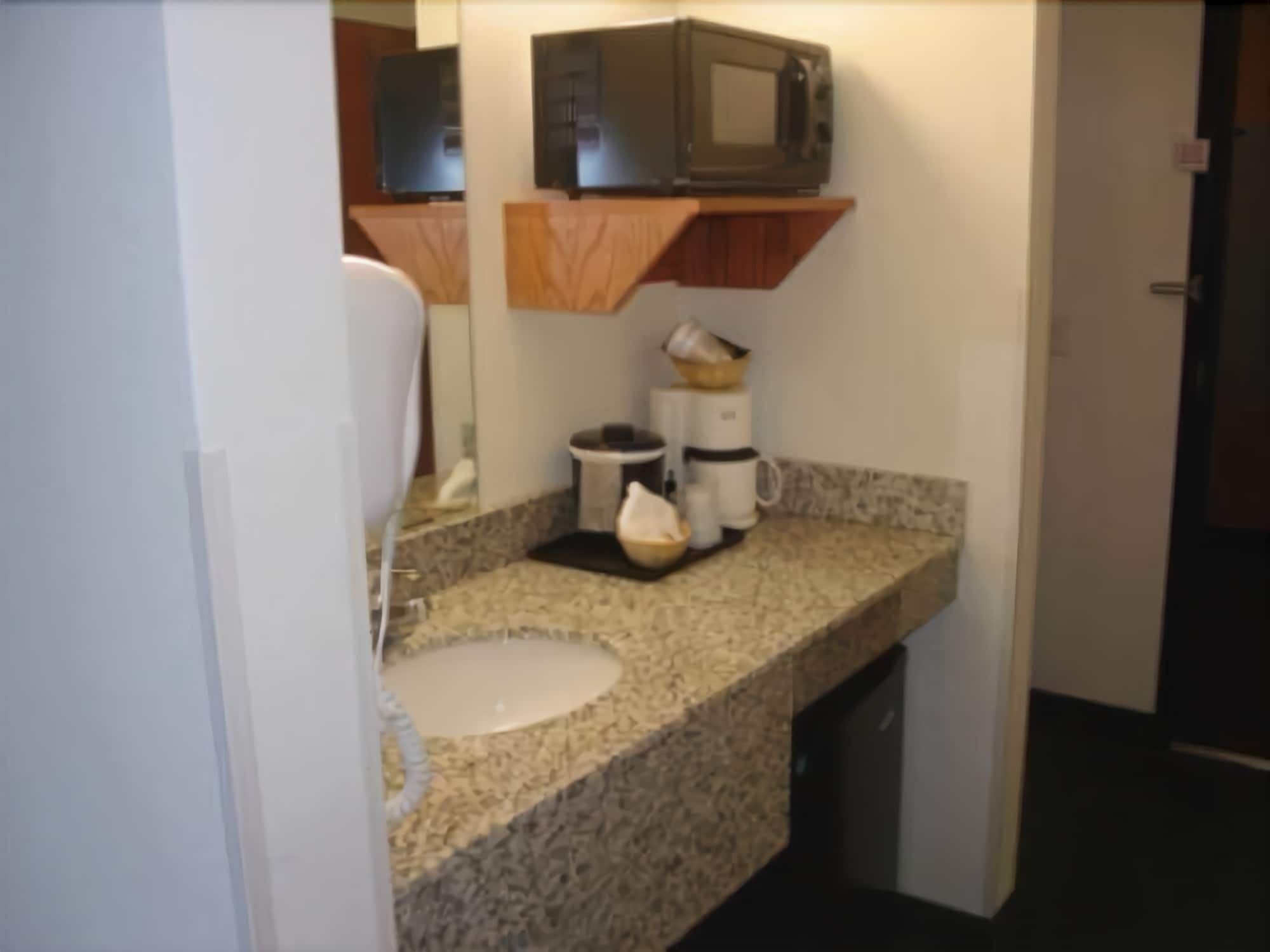 Travelodge By Wyndham Missouri Valley Room photo